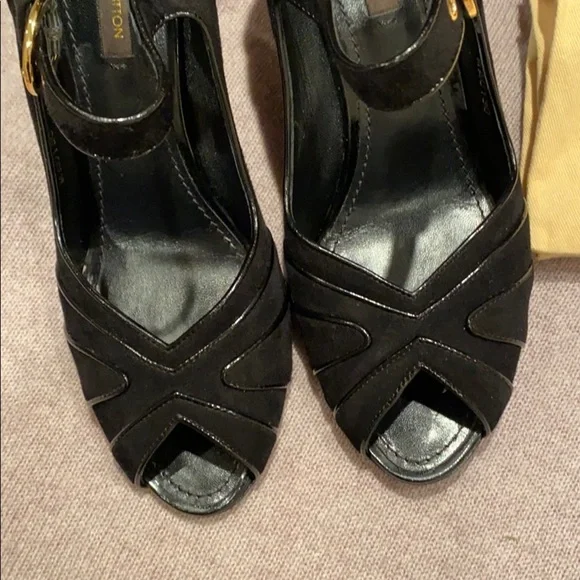 PRICE DROP!  Authentic Louis Vuitton Shoes​​ - Picture 9 of 13